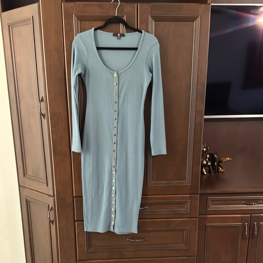 Blue bodycon midi dress with long sleeves and scoop neck for casual work